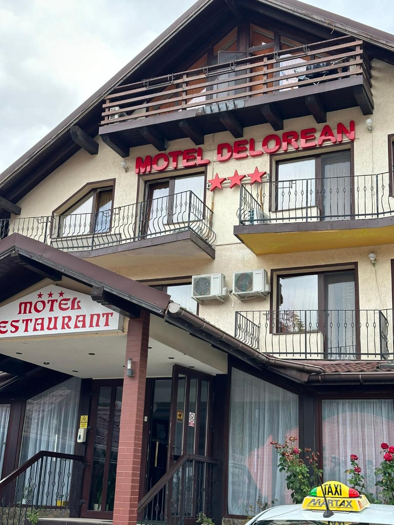 Restaurant Motel Dolorean Săcele Exterior foto