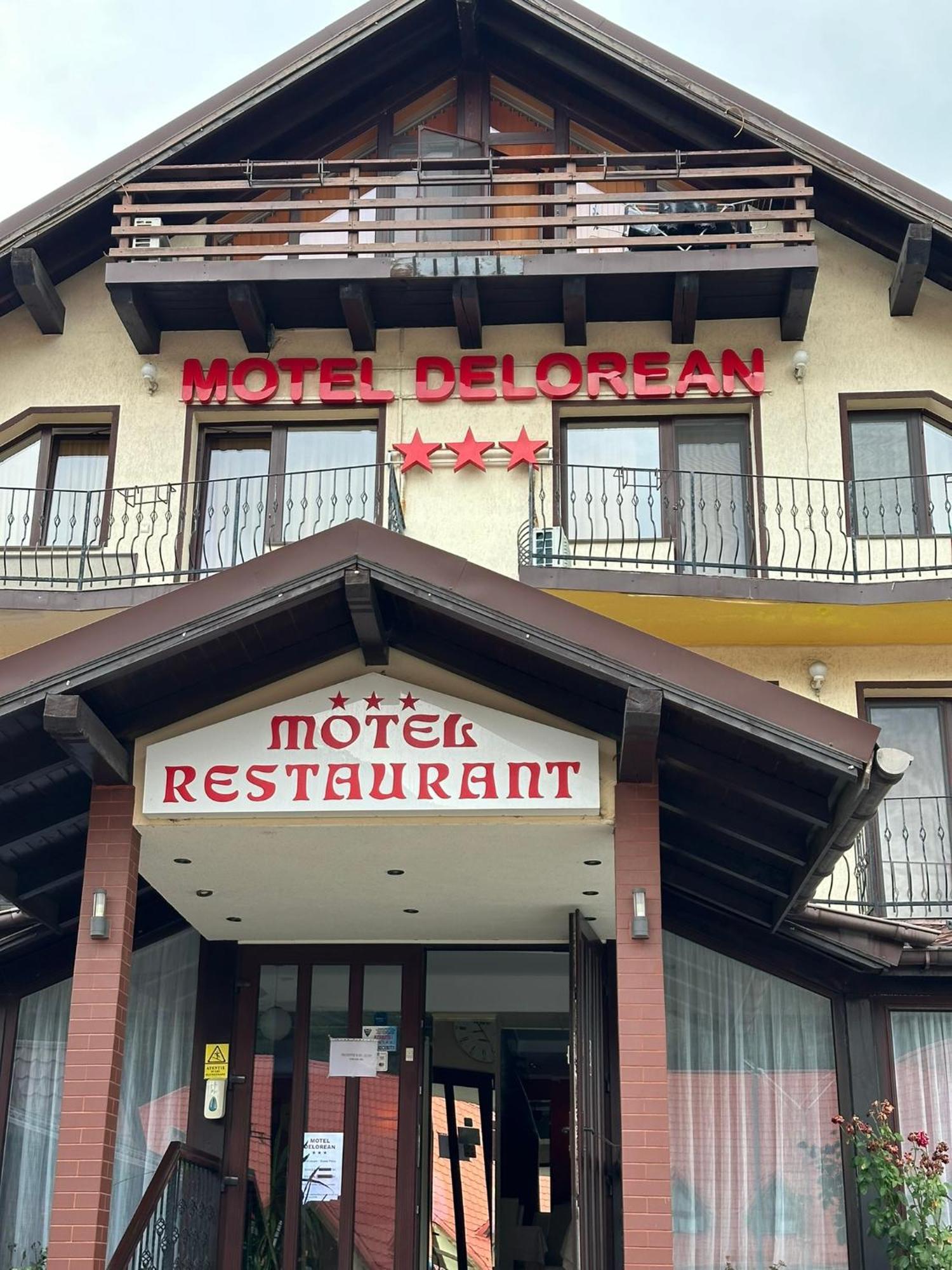 Restaurant Motel Dolorean Săcele Exterior foto