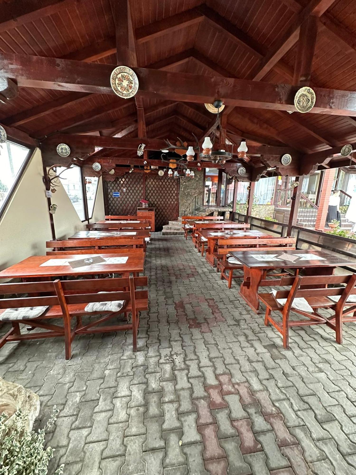 Restaurant Motel Dolorean Săcele Exterior foto